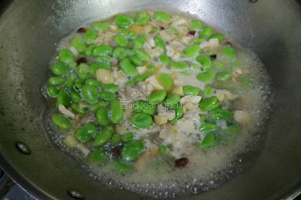 蚕豆烧鸡肉的做法图解11