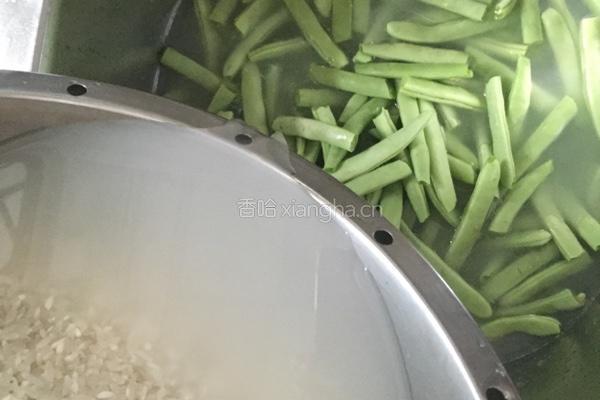 干煸豆角的做法图解1