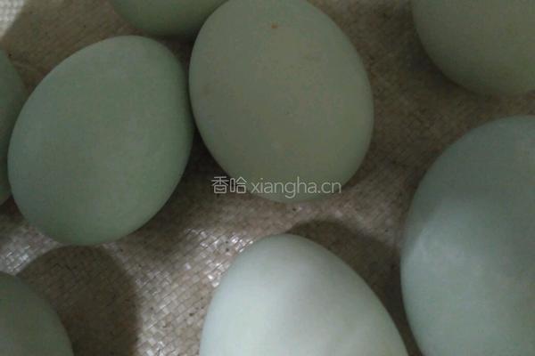干盐鸭蛋的做法图解1