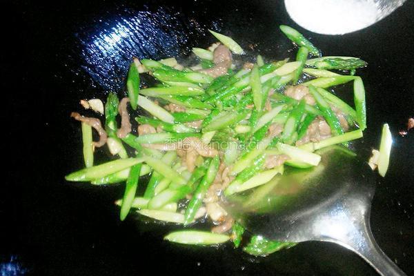 芦笋肉丝的做法图解10