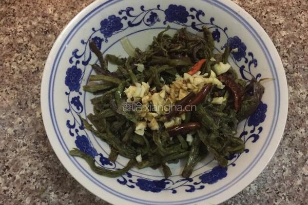 凉拌蕨菜的做法图解3