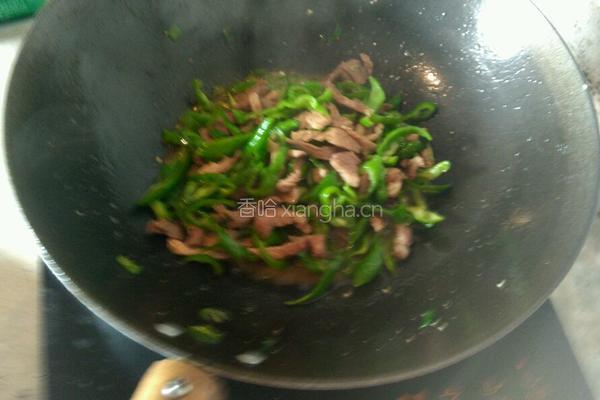 尖椒炒肉的做法图解3