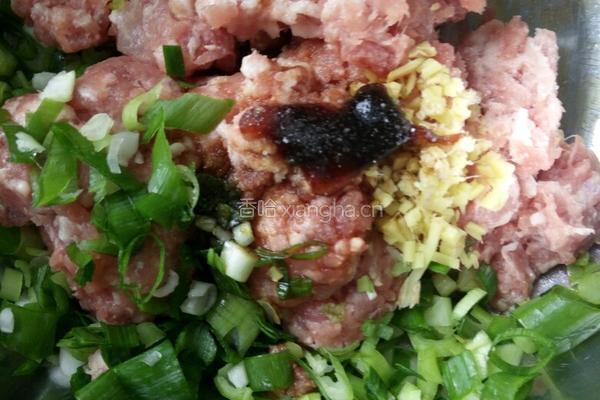 炸肉丸子的做法图解2