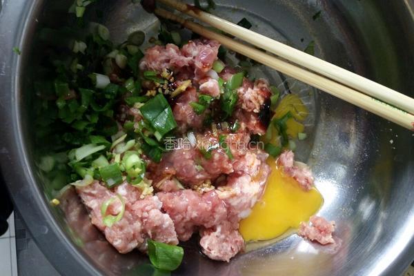炸肉丸子的做法图解3