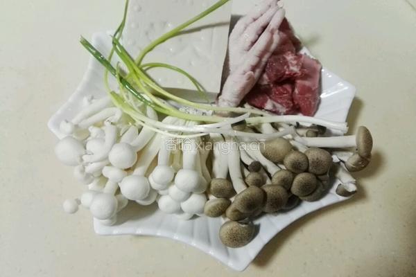 菌菇豆腐汤的做法图解3