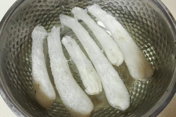 鸡腿竹荪山药汤的做法图解2