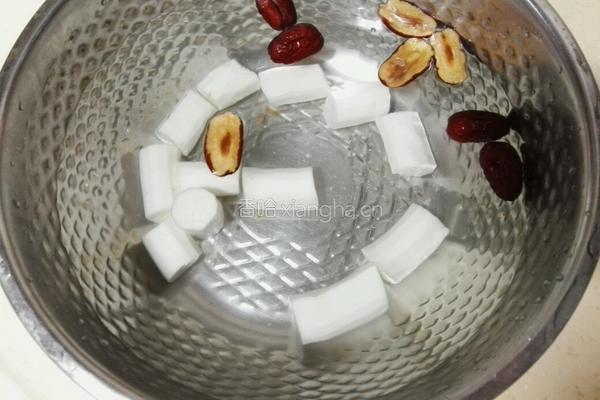 鸡腿竹荪山药汤的做法图解3