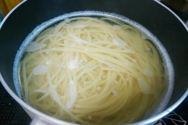 番茄肉末意大利面的做法图解3