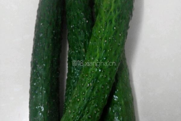 爽脆拌青瓜的做法图解1