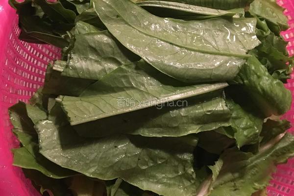 豆豉鲮鱼炒麦菜的做法图解1