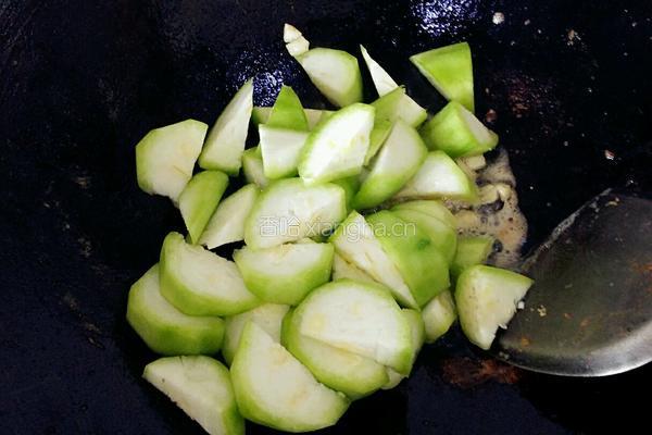 家常丝瓜炒肉的做法图解5