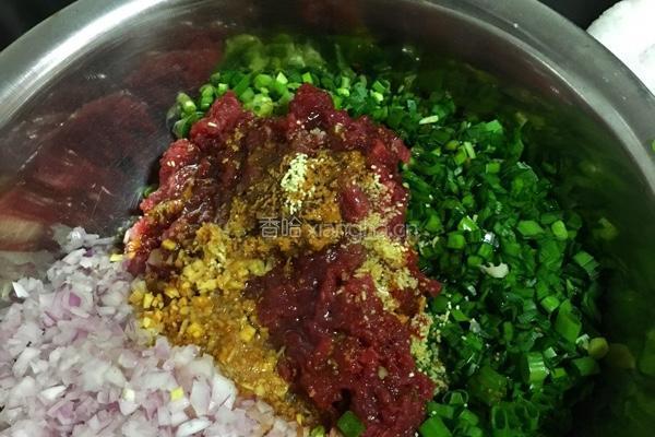 双色牛肉饺子的做法图解2