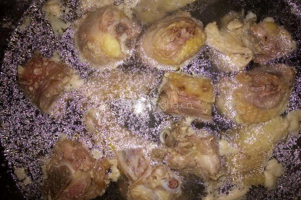 香菇土豆炖鸡肉的做法图解4