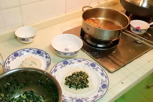 素三鲜馅饼的做法图解3