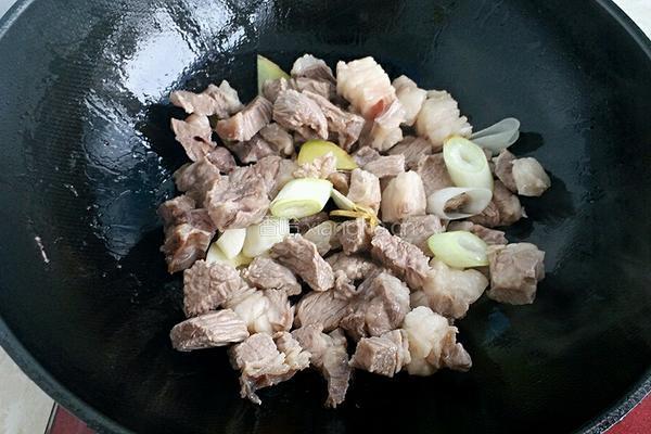 西红柿土豆炖牛肉的做法图解5