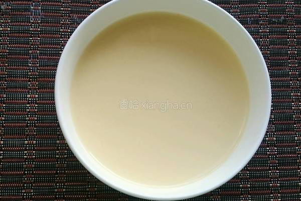 牛奶蒸蛋的做法图解3