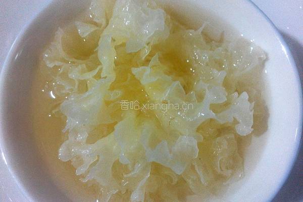 马蹄银耳木瓜糖水的做法图解2