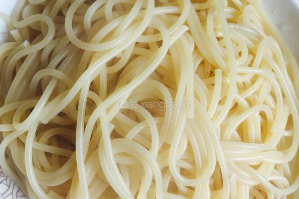 肉末蕃茄酱意面的做法图解3