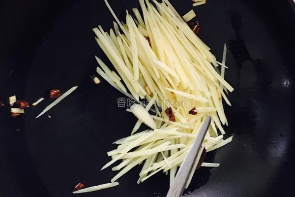 酸辣洋葱土豆丝的做法图解5
