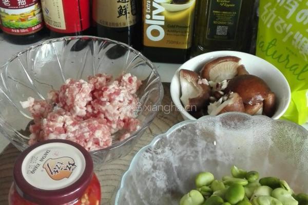 剁椒肉末蚕豆煲的做法图解1
