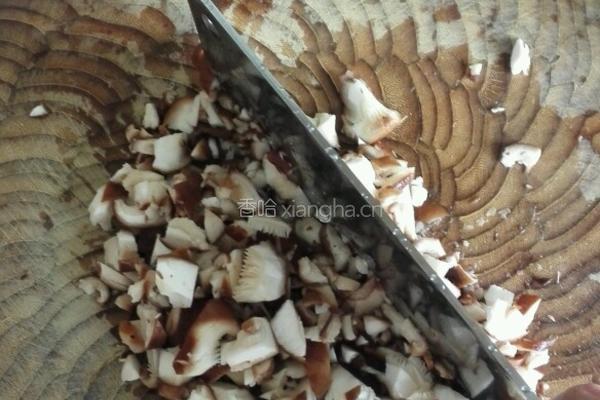 剁椒肉末蚕豆煲的做法图解3