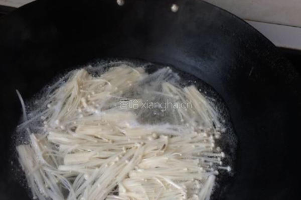 金针菇黄瓜炒鸡蛋的做法图解2