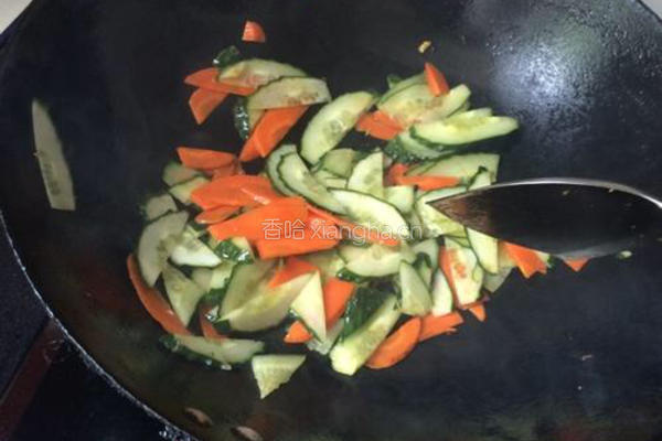 金针菇黄瓜炒鸡蛋的做法图解7