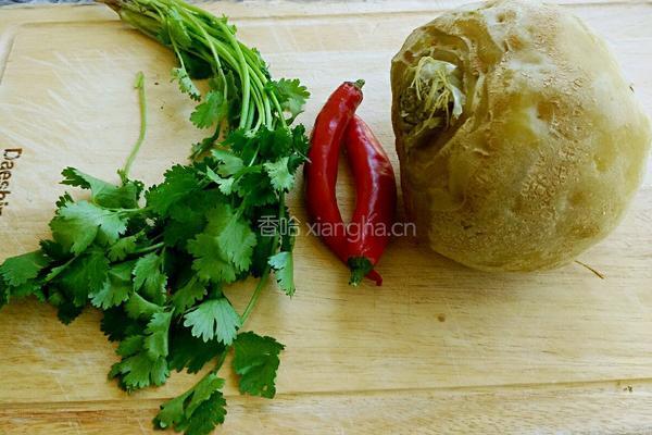 香菜辣椒腌芥菜的做法图解1