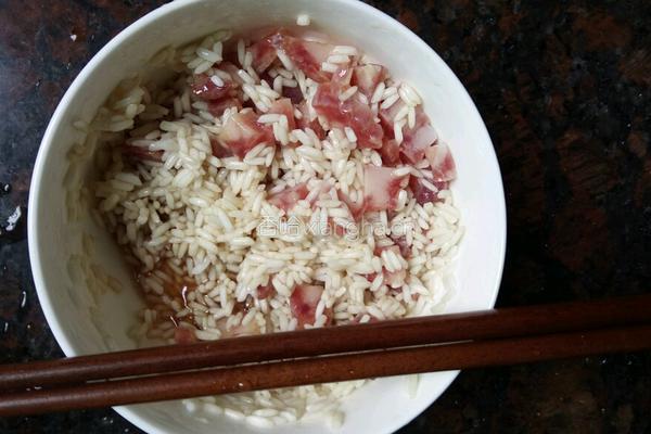 咸蛋腊肠糯米饭的做法图解2