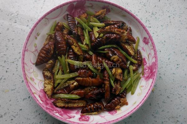 干煸蚕蛹　的做法图解7