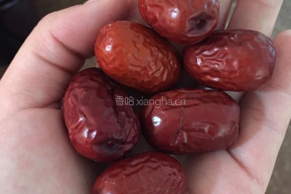 红枣银耳汤的做法图解2