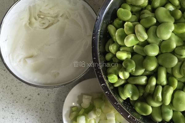 清炒蚕豆的做法图解1
