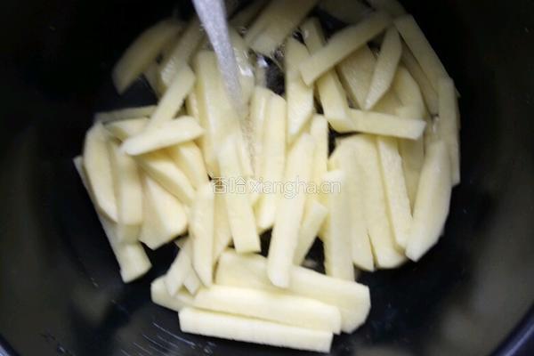 炸土豆条的做法图解3