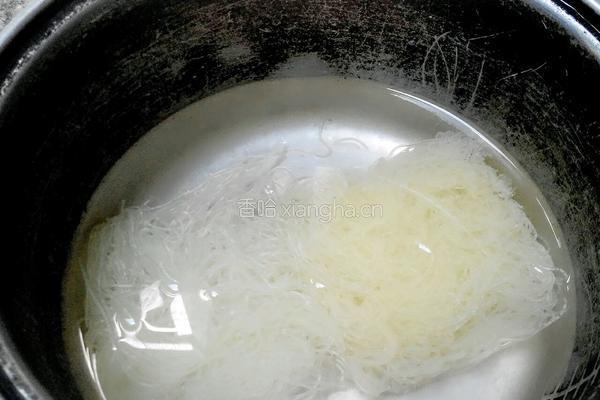 鸡蛋炒米线的做法图解2