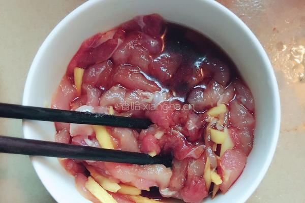 皮蛋瘦肉粥的做法图解2