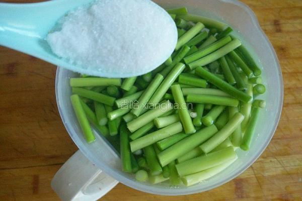 腌蒜苔的做法图解3