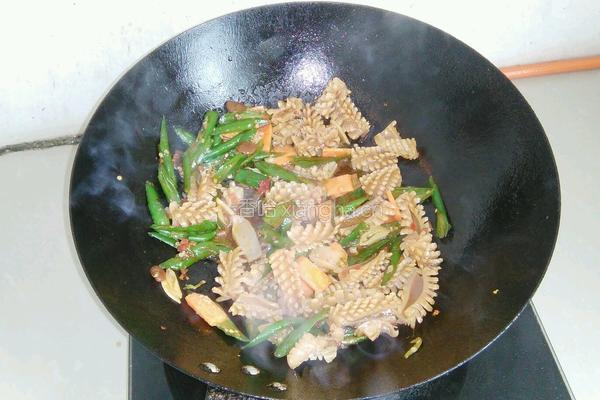 爆炒水发鱿鱼的做法图解5