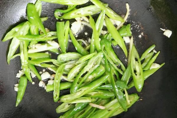 青椒爆炒牛肉的做法图解5