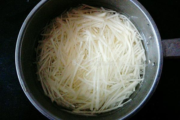 酸辣凉拌土豆丝的做法图解3