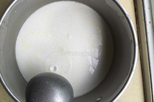 自制猪肉鸡蛋肠粉的做法图解2