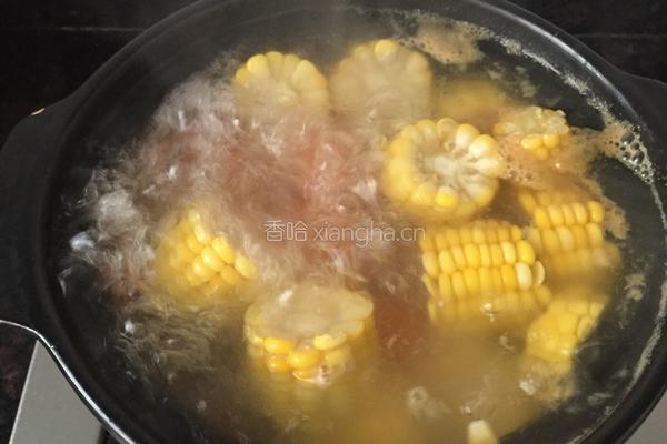 排骨炖玉米的做法图解3