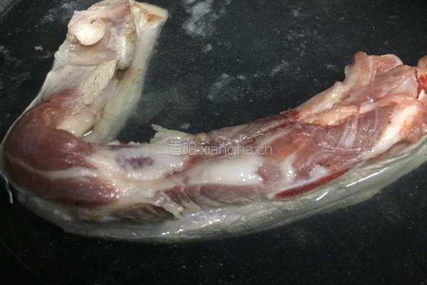 蒜薹回锅肉的做法图解2