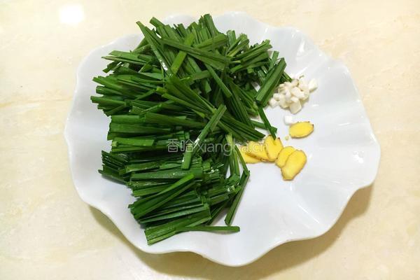 韭菜炒猪肝的做法图解2