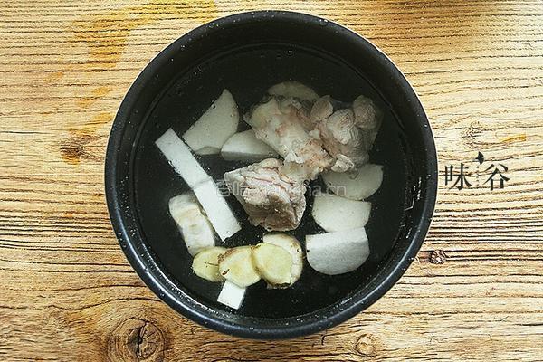 竹荪排骨汤的做法图解6