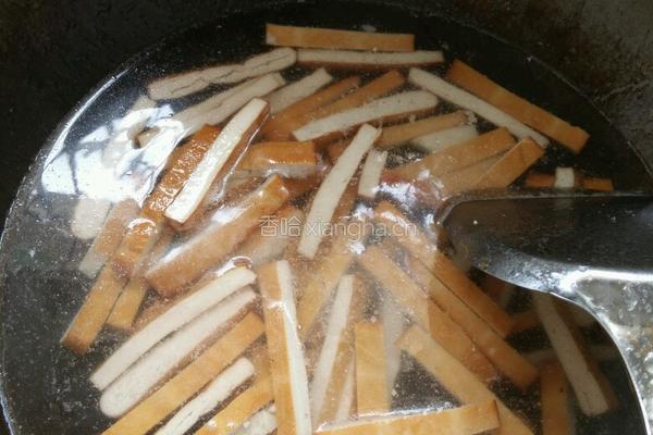 五花肉青蒜炒豆干的做法图解3