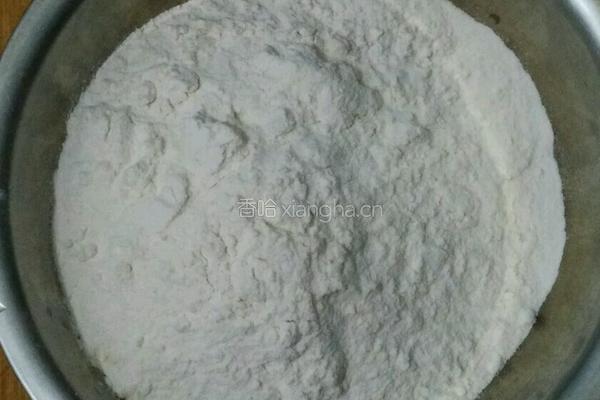 槐花菜饼子的做法图解1