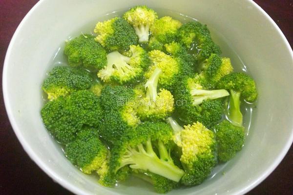 清炒山药西兰花的做法图解3