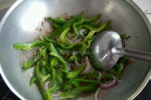 尖椒炒肉的做法图解5