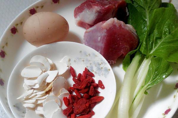 猪肉汤的做法图解1
