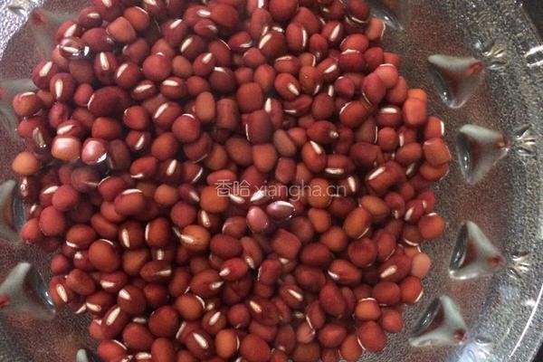 红豆小米粥的做法图解2